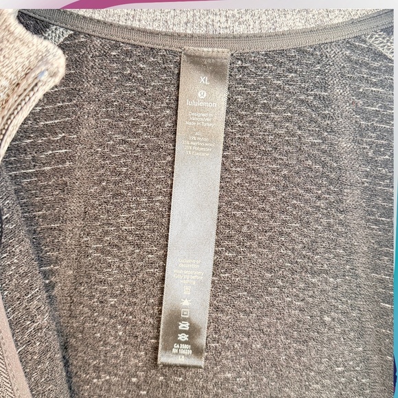 LULULEMON Men's Engineered Warmth Jacket in Vapor/Gull Grey/Black - XL - Picture 12 of 16